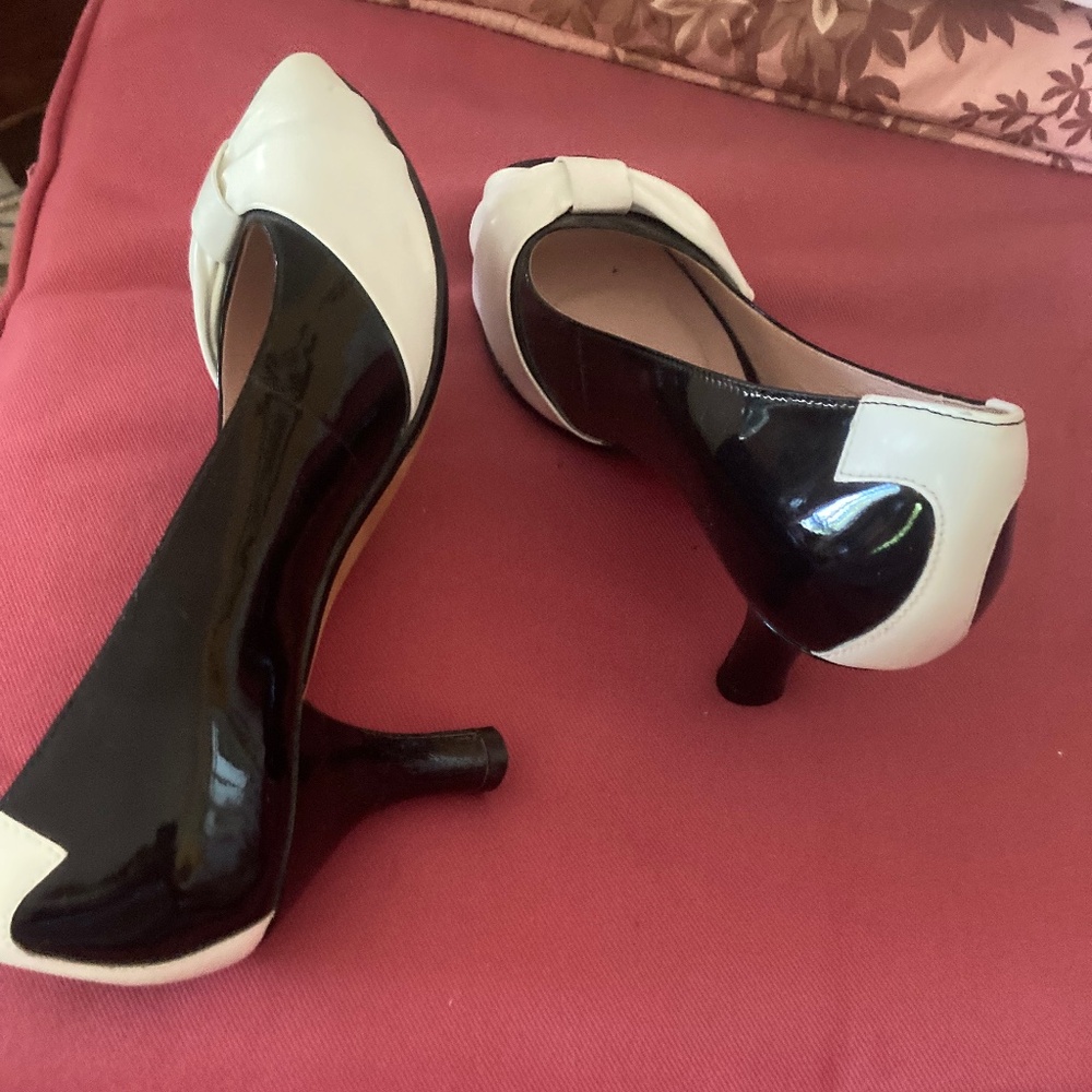 Taryn Rose Patent Leather Peep toe Pumps 9.5